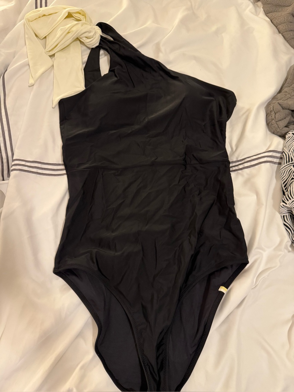 New Summersalt Bow Shoulder Sidestroke Black and White Swimsuit 10LT